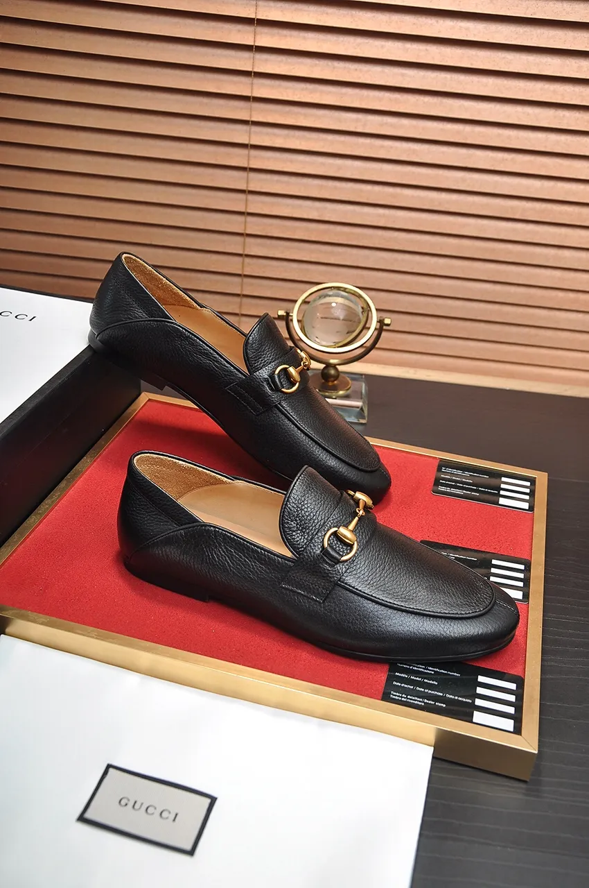 Men's shoes 💰520💶【GUCCI】 (High-end Niuli) New 🍀Gucci* - top version Gucci Peas shoes! Made of imported original cowhide, the inner top layer is comfortable cowhide lining! Original wear-resistant rubber outsole! High quality products! Code number 38-44!
